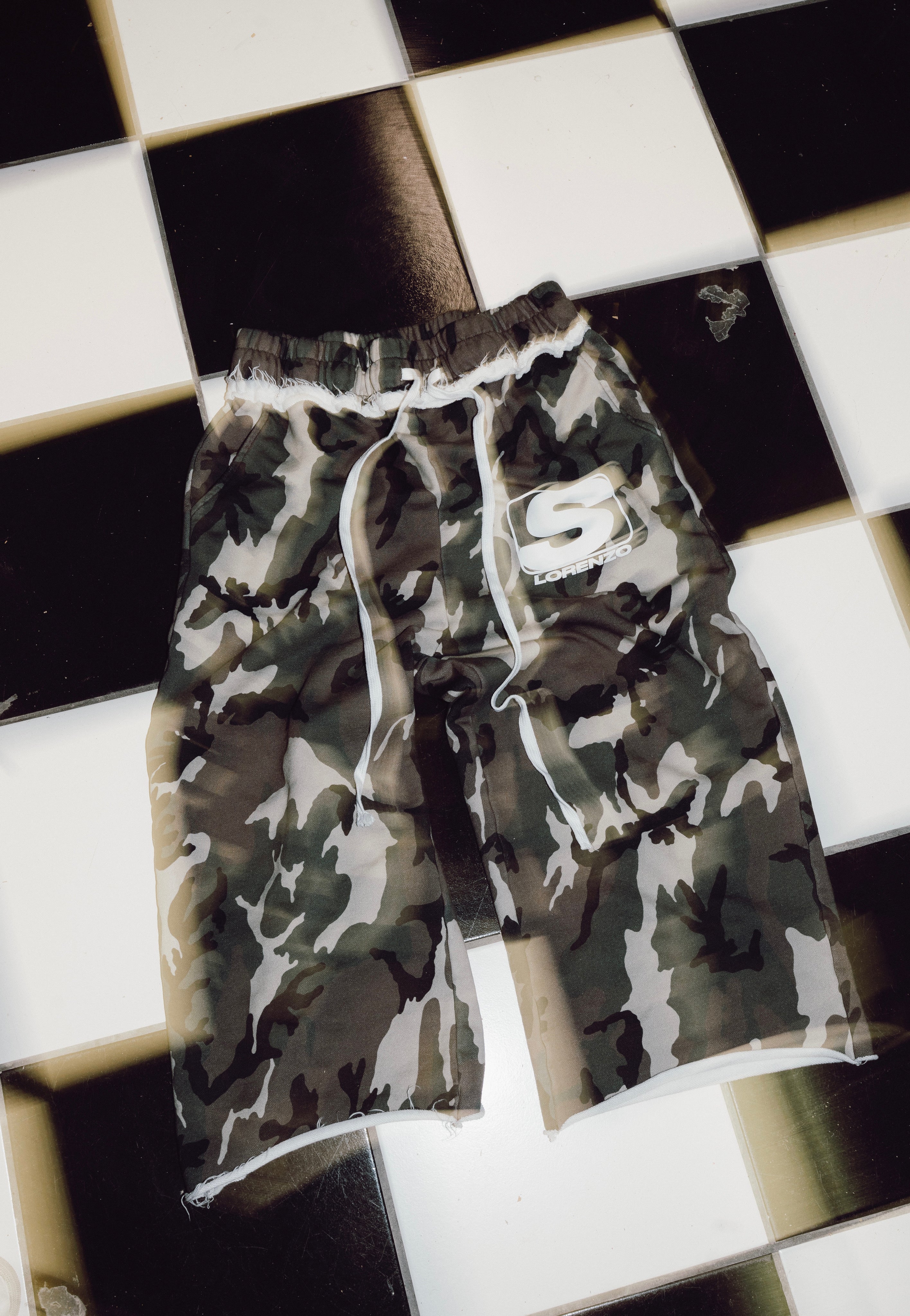 CAMO 3/4 SHORTS